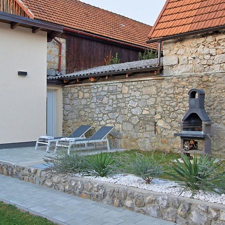 Guesthouse L&K Brinje Экстерьер фото