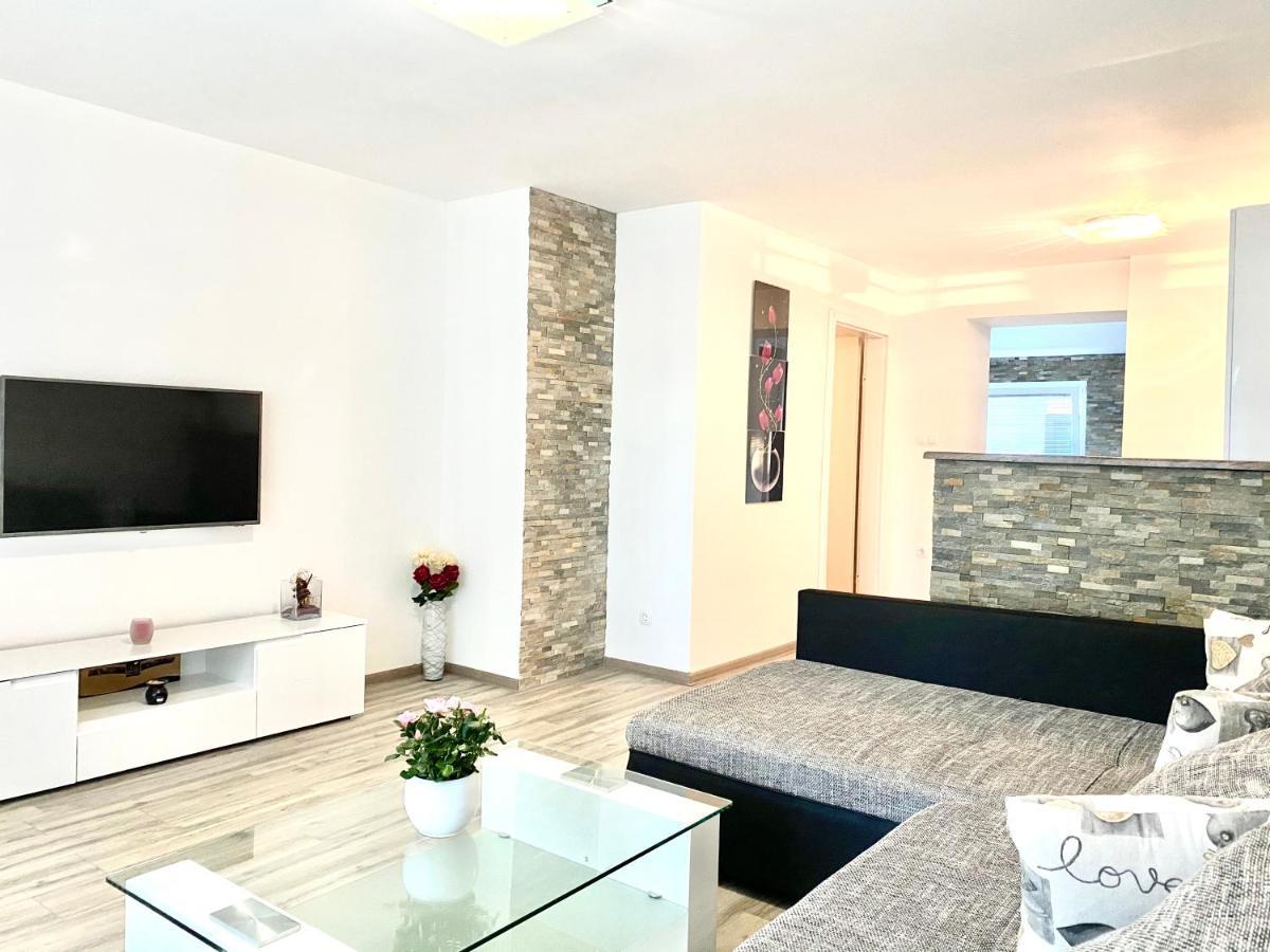 Guesthouse L&K Brinje Экстерьер фото