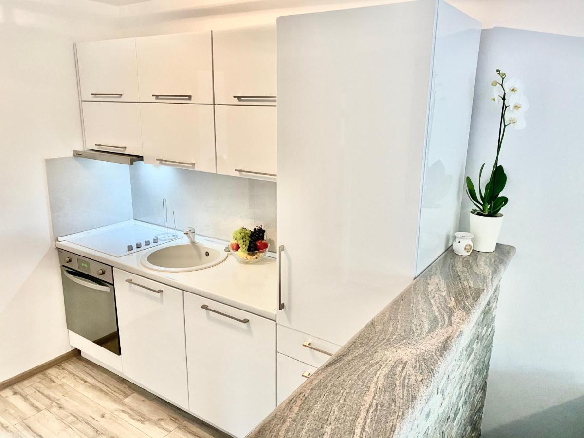 Guesthouse L&K Brinje Экстерьер фото