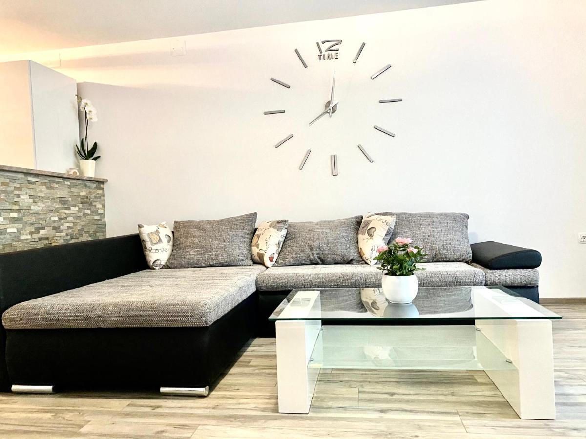 Guesthouse L&K Brinje Экстерьер фото