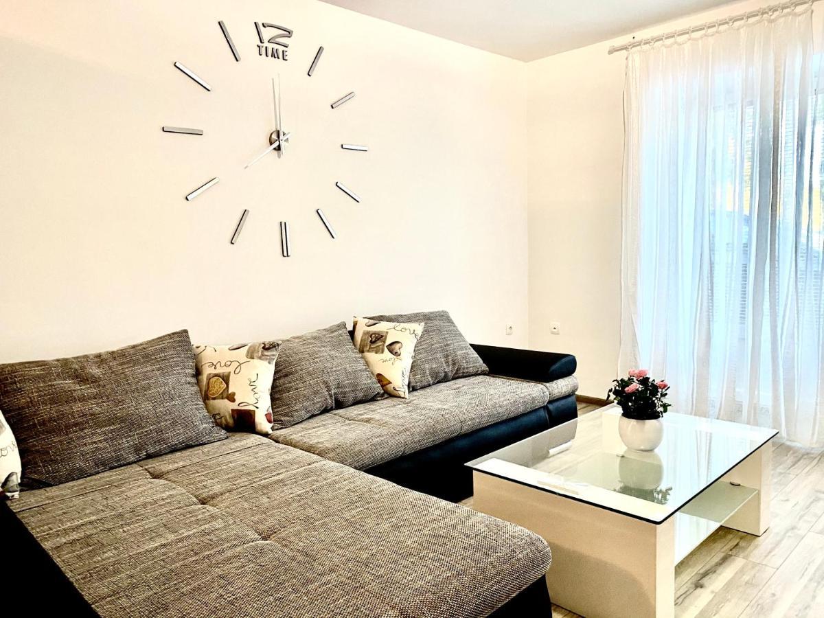 Guesthouse L&K Brinje Экстерьер фото