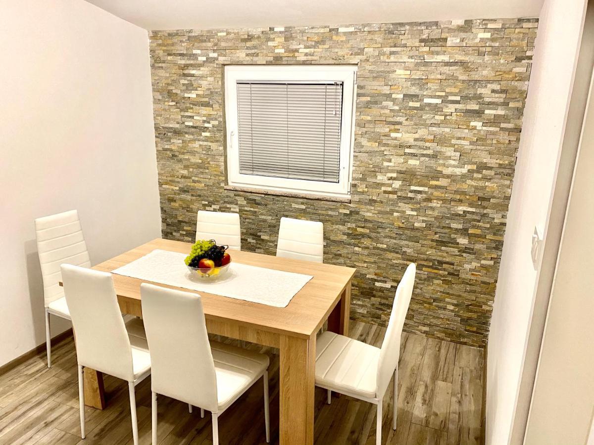 Guesthouse L&K Brinje Экстерьер фото