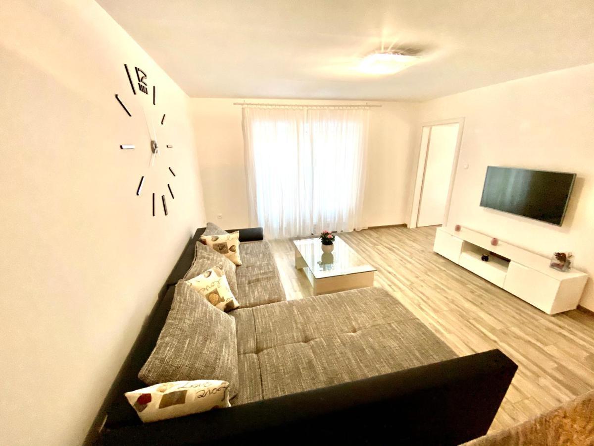 Guesthouse L&K Brinje Экстерьер фото