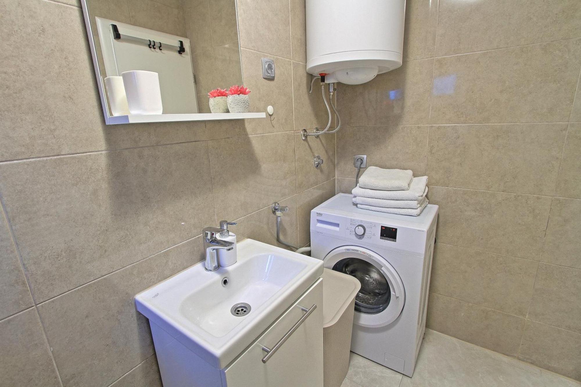 Guesthouse L&K Brinje Экстерьер фото