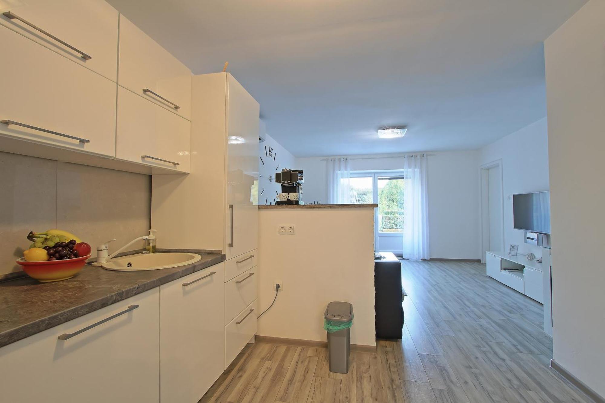Guesthouse L&K Brinje Экстерьер фото